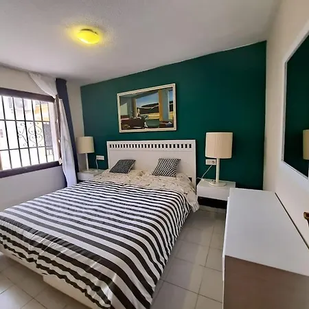 Shore 4 Persons 2 Pools And 200 M Apartman *