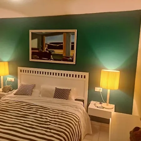 Shore 4 Persons 2 Pools And 200 M Apartman *