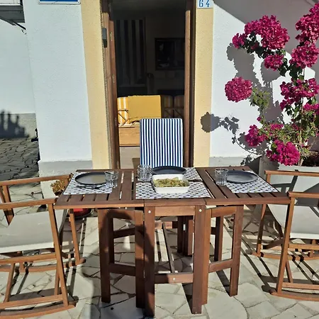 Shore 4 Persons 2 Pools And 200 M Apartman Vera